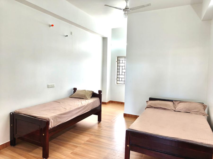 Triple Room - Non-AC at Sekar Inn — interior photo, Arumuganeri, Thoothukudi